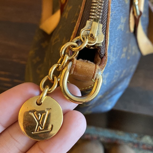 Louis Vuitton Monogram Palermo - Picture 13 of 17